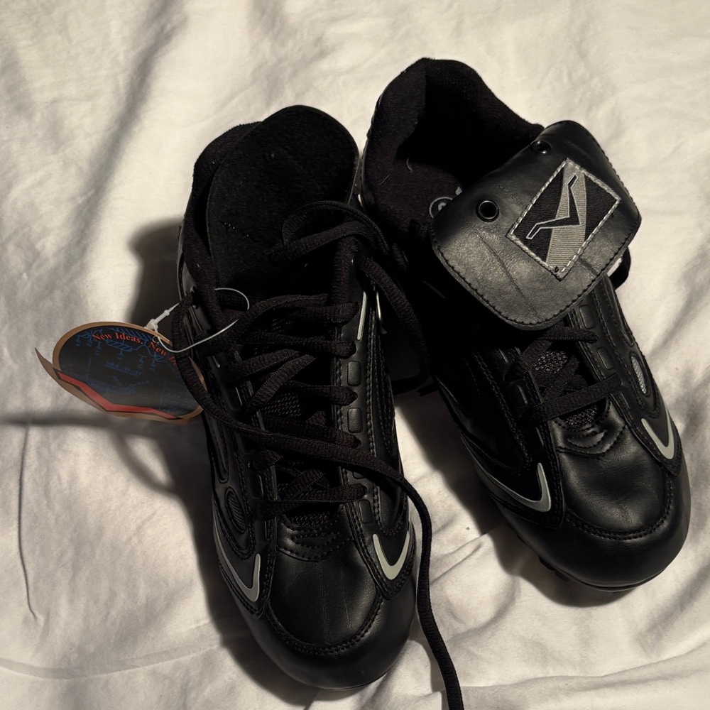 Nike venom low youth baseball/football cleats